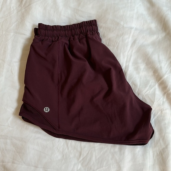 Lululemon- Hotty Hot Low-Rise Short 4” 🍋 - Picture 2 of 3